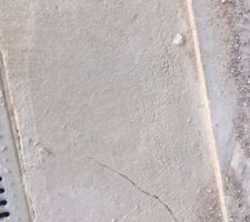 8 mois dans la maison, et le sol se fissure déjà! Le constructeur ne répond même pas à notre demande d'intervention! Pb non résolu à ce jour (10/06/2017)