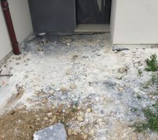 Propreté du chantier loin de ce qui est présenté sur leur page Facebook mais quand on le signale, on vous bloque. Il ne faut pas dire de mal.