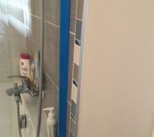 Mauvaise équerrage des murs obligeant de poser une paroie de douche sur mesure 3x plus cher. Claude Rizzon dit que c'est notre pb car nous avons accepté la maison!