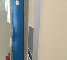Mauvaise équerrage des murs obligeant de poser une paroie de douche sur mesure 3x plus cher. Claude Rizzon dit que c'est notre pb car nous avons accepté la maison!