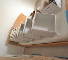 La serie de tiroirs et caissons montés