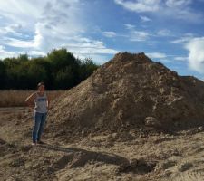 Euh on a un tas de terre dans notre salon !!