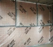 Pose de la membrane Isover Opt'Air (étanchéité à l'air) et début du raillage au RDC