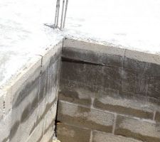 Grosse question ! Les espaces entre les agglos du vide sanitaire, est-ce gênant pour l'étanchéité ?