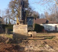 Le pelleteuse, les arbres n'ont pas fait long feu