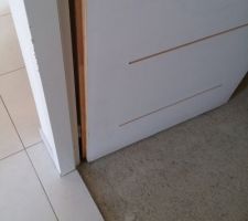 Comme souvent quelques épluchures sur les angles des boiseries intérieur, surement un allergique aux finitions Clean.
Manque de carreaux peut être aussi, mais comme j'avais demandé du gris, ça doit être ça. ^^