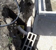 Les bouts de tuyaux pour joindre le regard