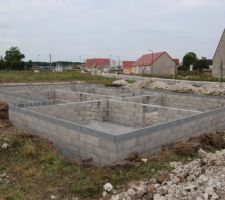 Ça y est, le vide sanitaire est terminé. Ça donne une bonne idée de la taille de la maison !