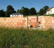 En même pas 48h, élévation des murs, ça met les larmes aux yeux