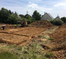 Terrassement de notre maison. &Ccedil;a y est la machine est lanc&eacute;e :)