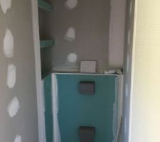 Toilettes R+1 avec niches latérales