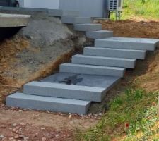 Entrée avec escalier en cours