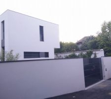 Portail posé : le terrain est enfin clos !