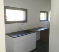 La buanderie n'attend plus que le lave-linge et le s&egrave;che linge...