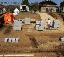 Gros béton le long du mur et ferraillage des semelles