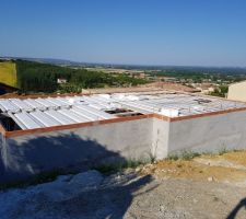 Le trou laisse deviner l'emplacement du futur escalier.