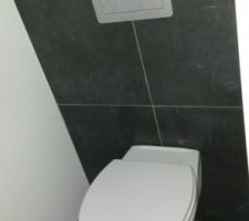 WC du rez de chaussée terminer , contente de l'ouvrier il bosse bien en plus tout seul