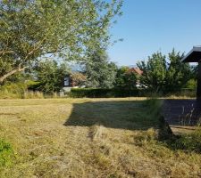 [Obsol&egrave;te] Dans le coin Est de la parcelle, direction Lac (on esp&egrave;re une vue sur le lac depuis l'etage !).