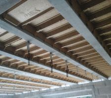 Un grand pas pour la maison un petit pas pour le plaquiste hihihi, il y a encore pas mal de travail, bon il a fait très chaud aujourd'hui et je suis un peu perdu dans l'ordonnancement des travaux