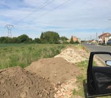Terre de remblai pour rattraper le foss&eacute;