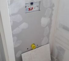 Sous couche en cours + installation bloc WC suspendu