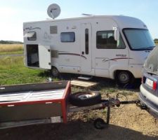 Le camp de base tient toujours debout
