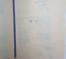 Première couche d'étanchéité faite - côté douche