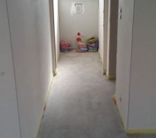 Chape du couloir et WC.