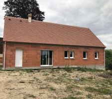 Vue de la maison avec les fenetres posées