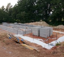 Réalisation du vide sanitaire de la maison ainsi que le passage du plombier pour l'évacuation.