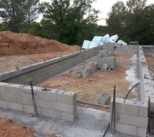 Réalisation du vide sanitaire de la maison ainsi que le passage du plombier pour l'évacuation.