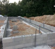 Réalisation du vide sanitaire de la maison ainsi que le passage du plombier pour l'évacuation.