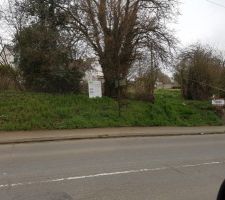 Apr&egrave;s un an d'attente le terrain nous apartient, permis de construire accorder, signature chez le notaire.