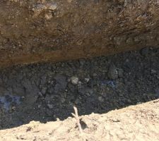 Terrassement en cours, bon sol trouv&eacute; &agrave; 1m environ, parfois avec un peu d'eau mais pas grand chose