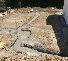épingles verticales bien accrochées, prêt pour le vide sanitaire