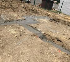 épingles verticales bien accrochées, prêt pour le vide sanitaire