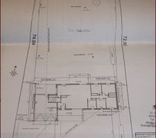 Implantation de la maison sur le terrain born&eacute;.
