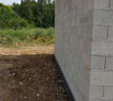 Apres la mise en place de la baguette de finission remblaillage. Voici le bon travail de cette société
