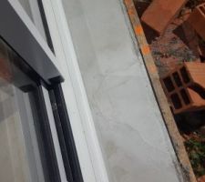 Réparation de fissure sur seuil de baie. Pire qu'avant...