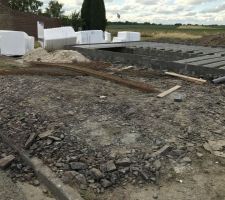 Pr&eacute;paratifs pour recevoir la dalle