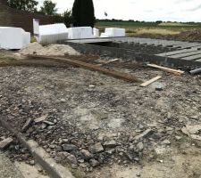 Pr&eacute;paratifs pour recevoir la dalle