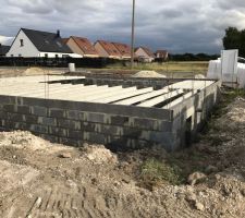 Pr&eacute;paratifs pour recevoir la dalle