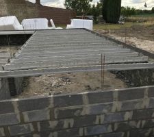 Pr&eacute;paratifs pour recevoir la dalle