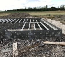 Pr&eacute;paratifs pour recevoir la dalle