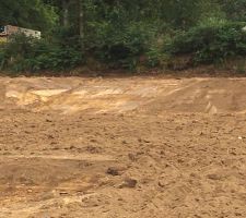 Terrassement du jardin
Réalisation de 2 plateaux