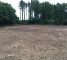 Terrassement du jardin
Réalisation de 2 plateaux