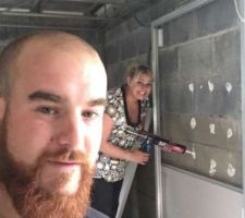 Pose de l'isolant des portes à galandages, 1ere épaisseur  en polystyrène compressé de 30mm.