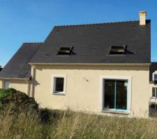 Enduit de la maison terminé.