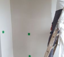 Peinture en cours dans notre chambre. Voile de lin COLOURS mélangé avec du blanc.