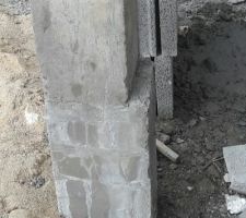 Poteau porche d'entr&eacute;e...pas droit